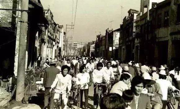 �z��1989��1��8������(d��ng)�r��������[�Ĳ���·�ϵ�����