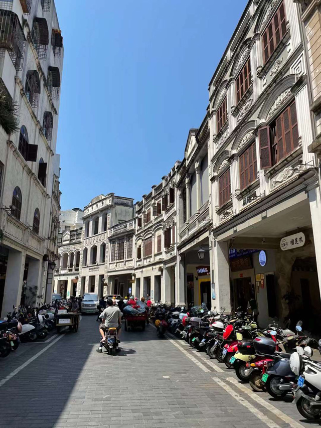 ���ڽ���һ�����a(b��)�N�R����(l��i)�ˣ���߿��I(l��ng)10000Ԫ/��