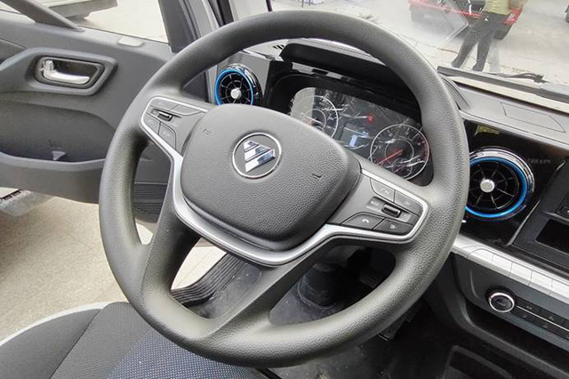 ��(n��i)����A�и��� ���Ի����ø��ӳ�ɫ �����Ը���