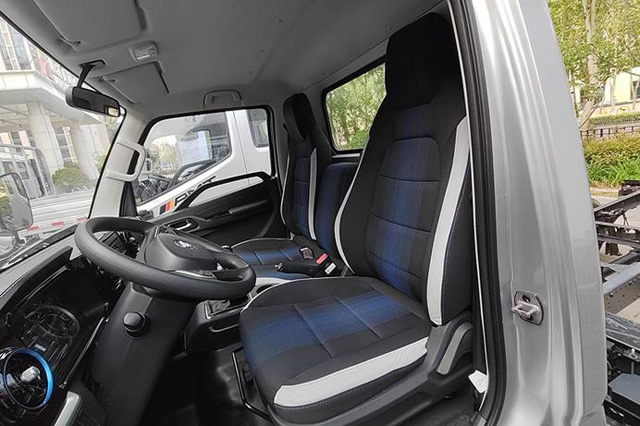 ��(n��i)����A�и��� ���Ի����ø��ӳ�ɫ �����Ը���