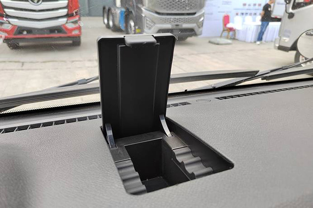 ��(n��i)����A�и��� ���Ի����ø��ӳ�ɫ �����Ը���