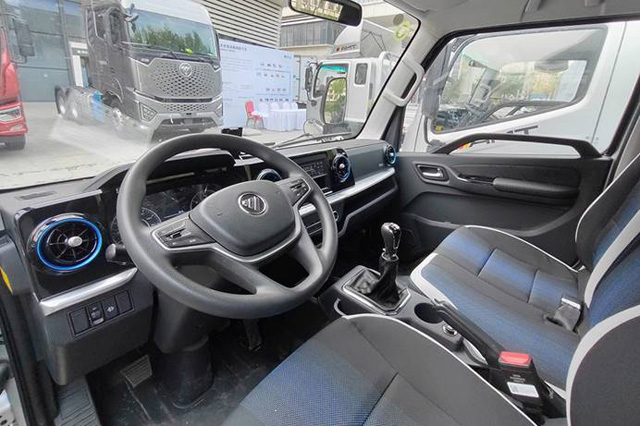 ��(n��i)����A�и��� ���Ի����ø��ӳ�ɫ �����Ը���